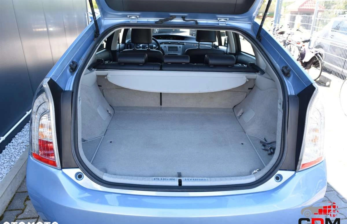 Toyota Prius cena 55900 przebieg: 219501, rok produkcji 2013 z Góra małe 436
